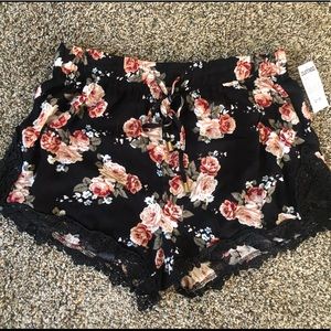 Trillium floral crochet shorts